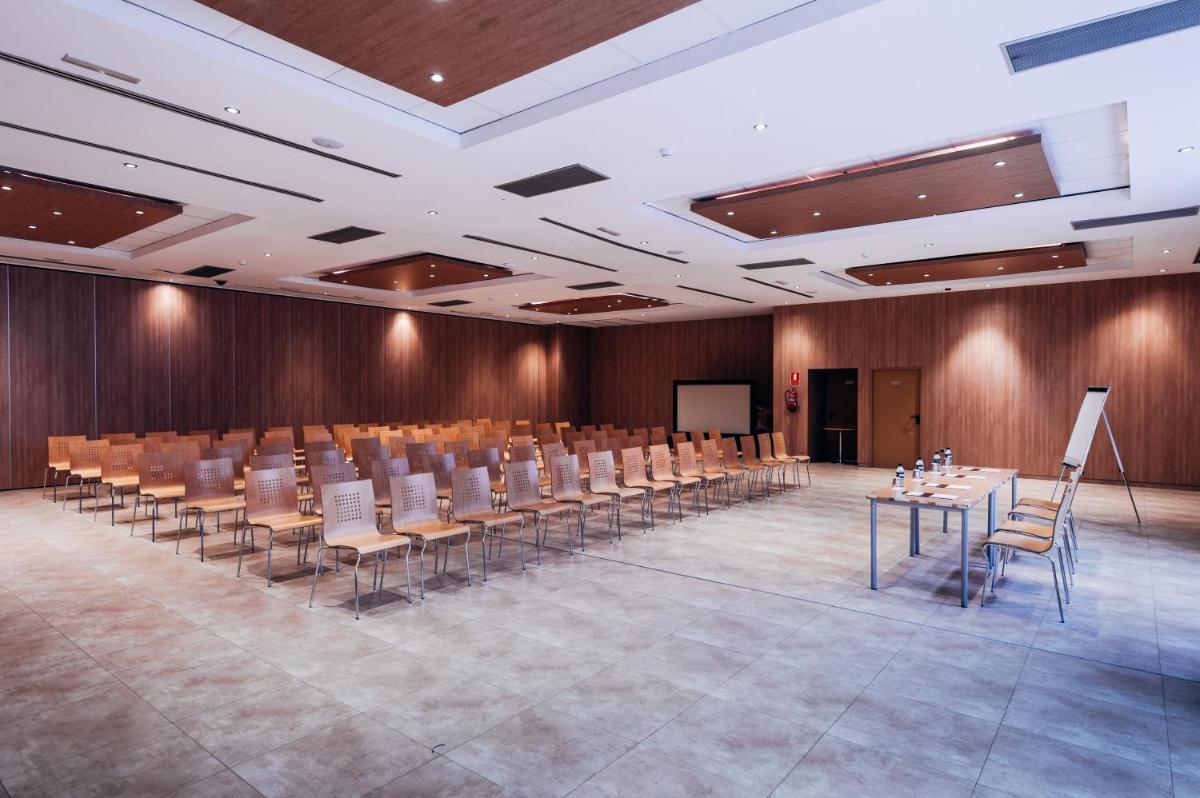 Zona business o sala de conferencias en AZZ Valencia Congress Hotel & Spa
