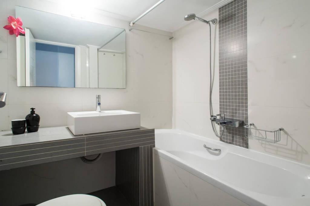 Suitetrails - Glyfada Riviera Home