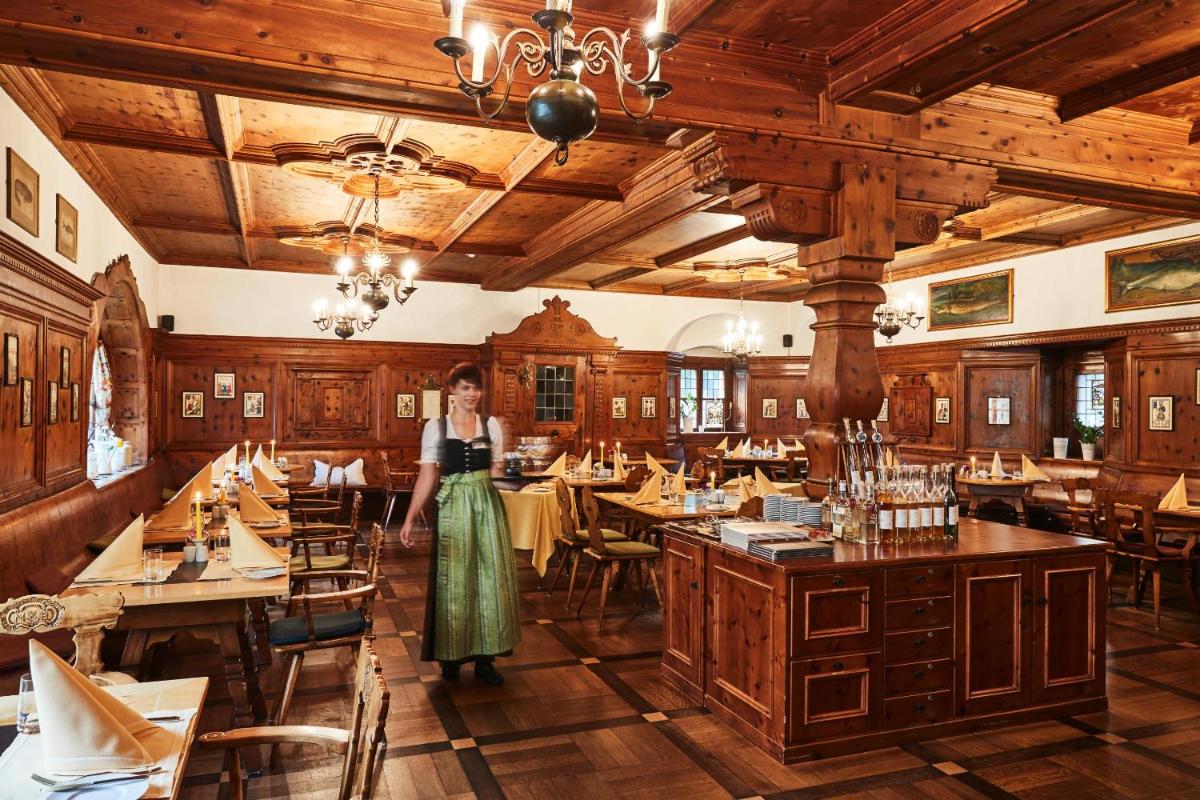 Ein Restaurant oder anderes Speiselokal in der Unterkunft Steigenberger Inselhotel