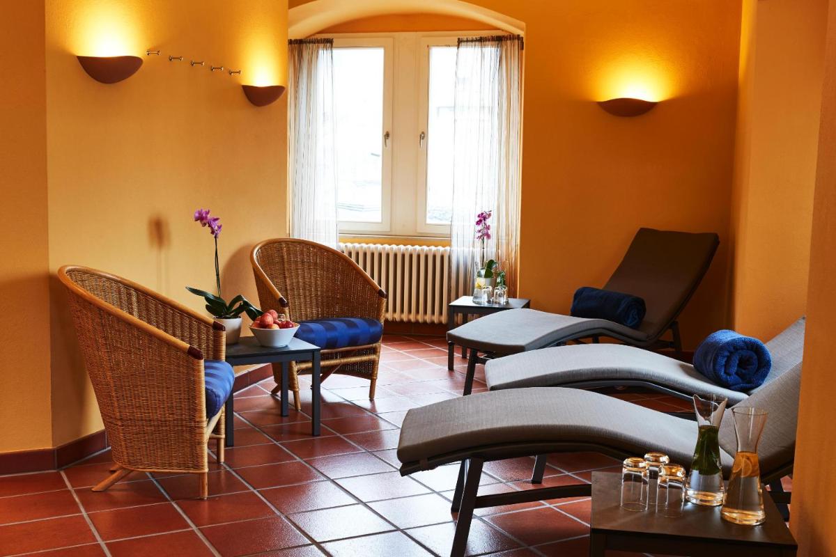 Ein Sitzbereich in der Unterkunft Steigenberger Inselhotel