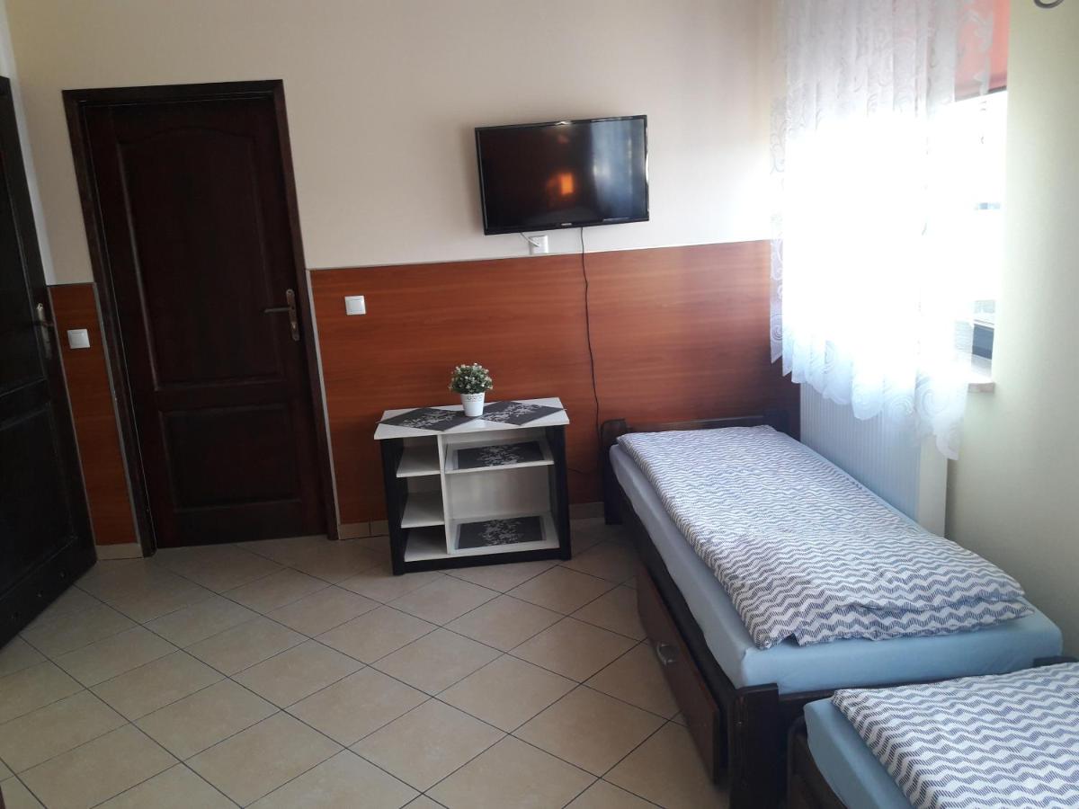 Pokoje Gościnne z łazienkami przy Wrocławiu, darmowy parking - Housity