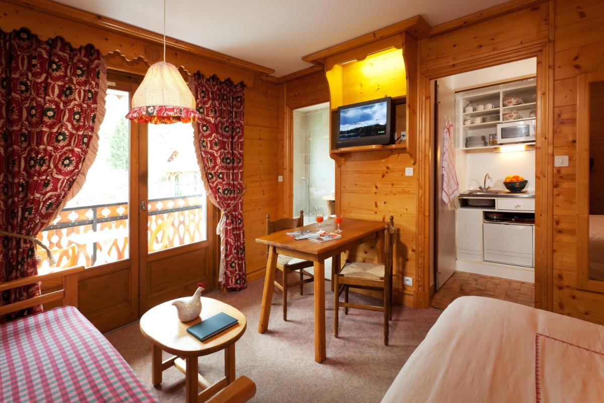Cuisine ou kitchenette dans l'établissement Chalet-Hôtel Neige et Roc, The Originals Relais