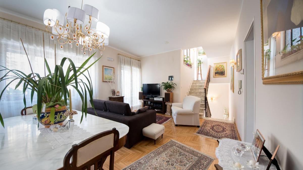 La Castellese - Housity
