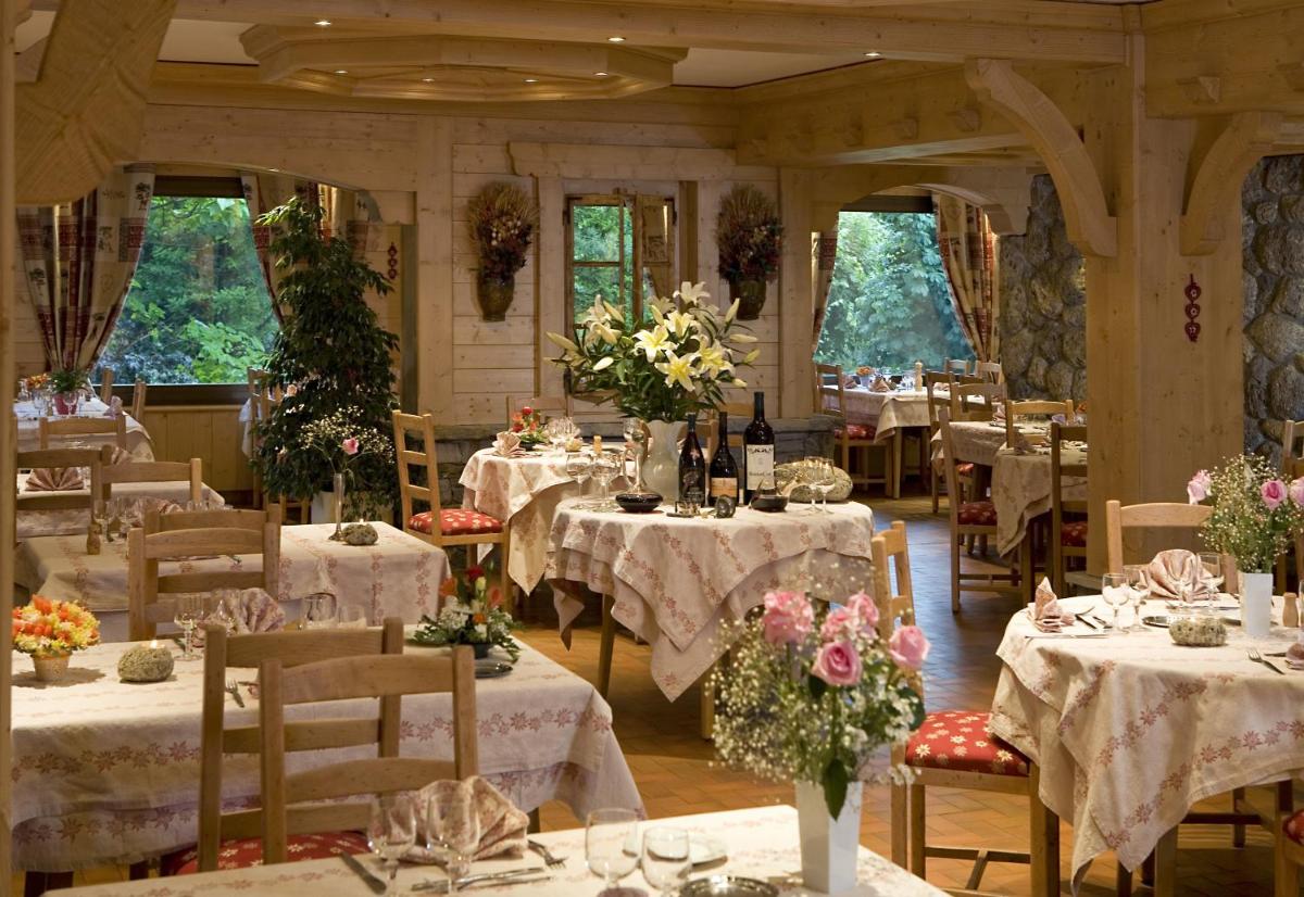 Restaurant ou autre lieu de restauration dans l'établissement Chalet-Hôtel Neige et Roc, The Originals Relais