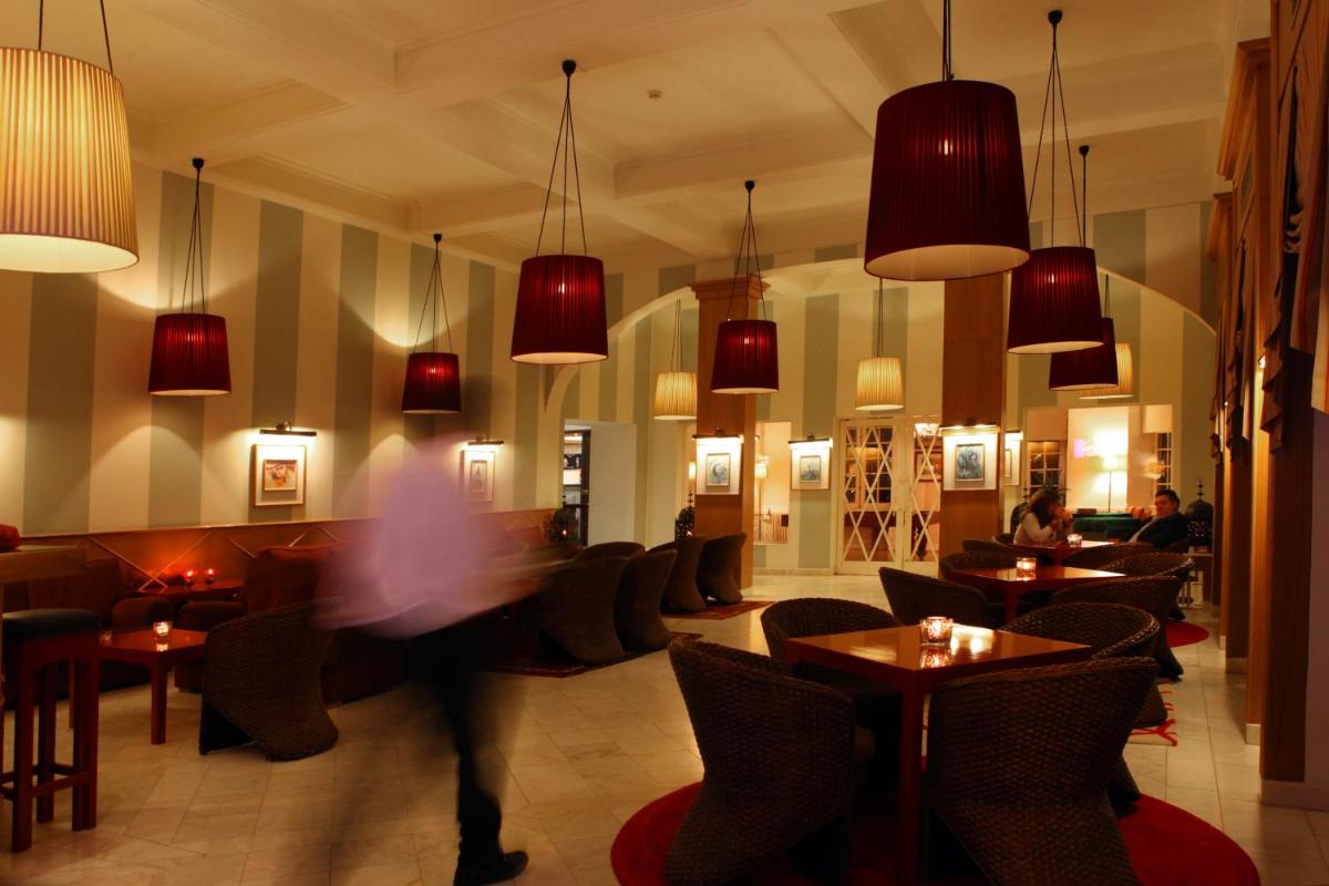 Um restaurante ou outro lugar para comer em Hotel Termas da Curia