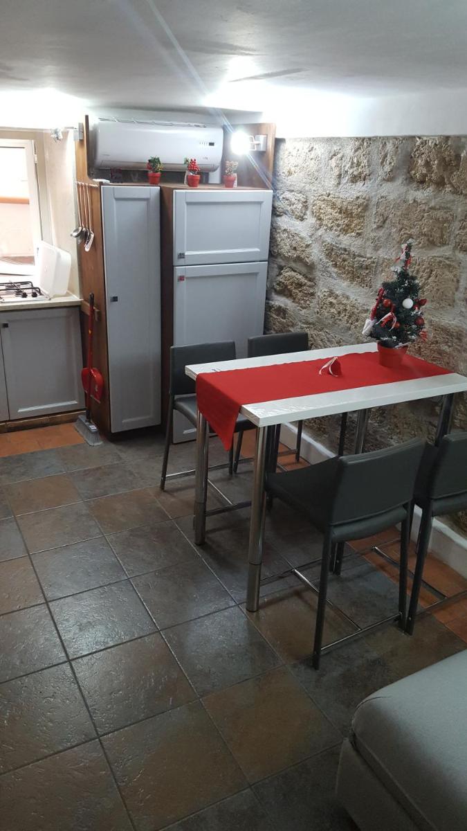 Brick Apartment - Housity