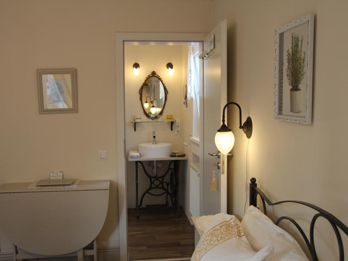 No.31 B&B im Rosengarten - Housity