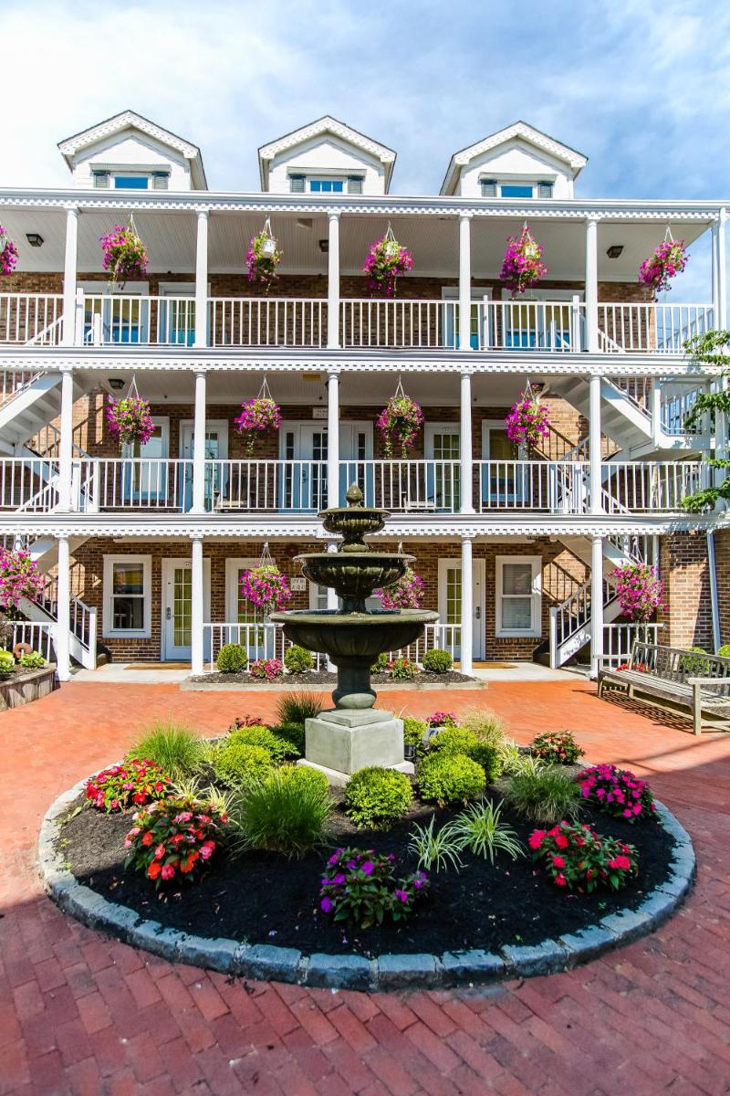 Danfords Hotel & Marina - Housity