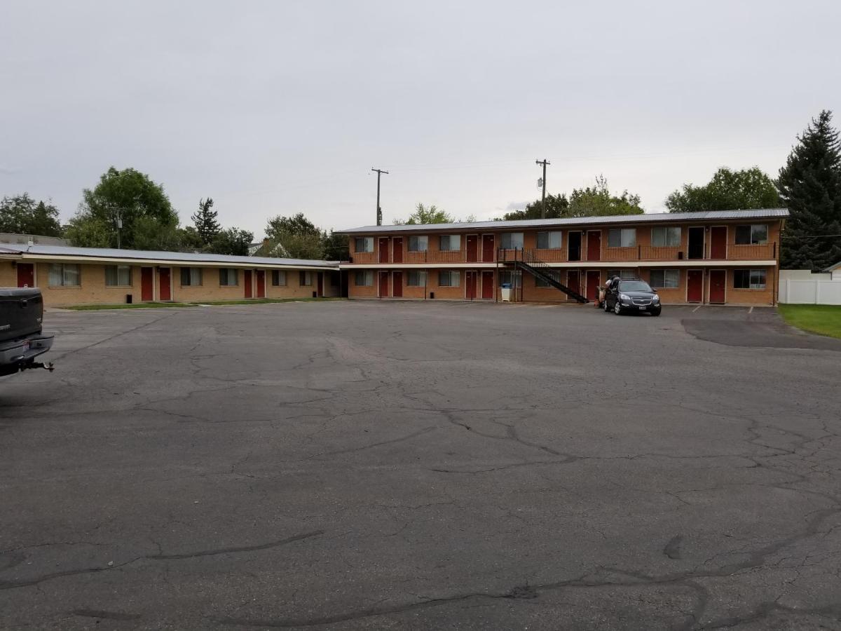 Plaza Motel - Housity
