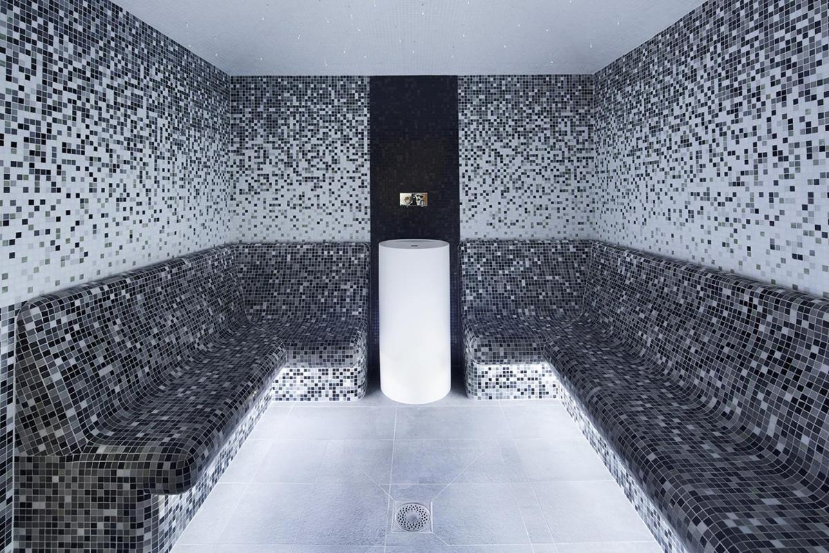 Salle de bains dans l'établissement Kyriad Prestige Lyon Est - Saint Priest Eurexpo Hotel and SPA