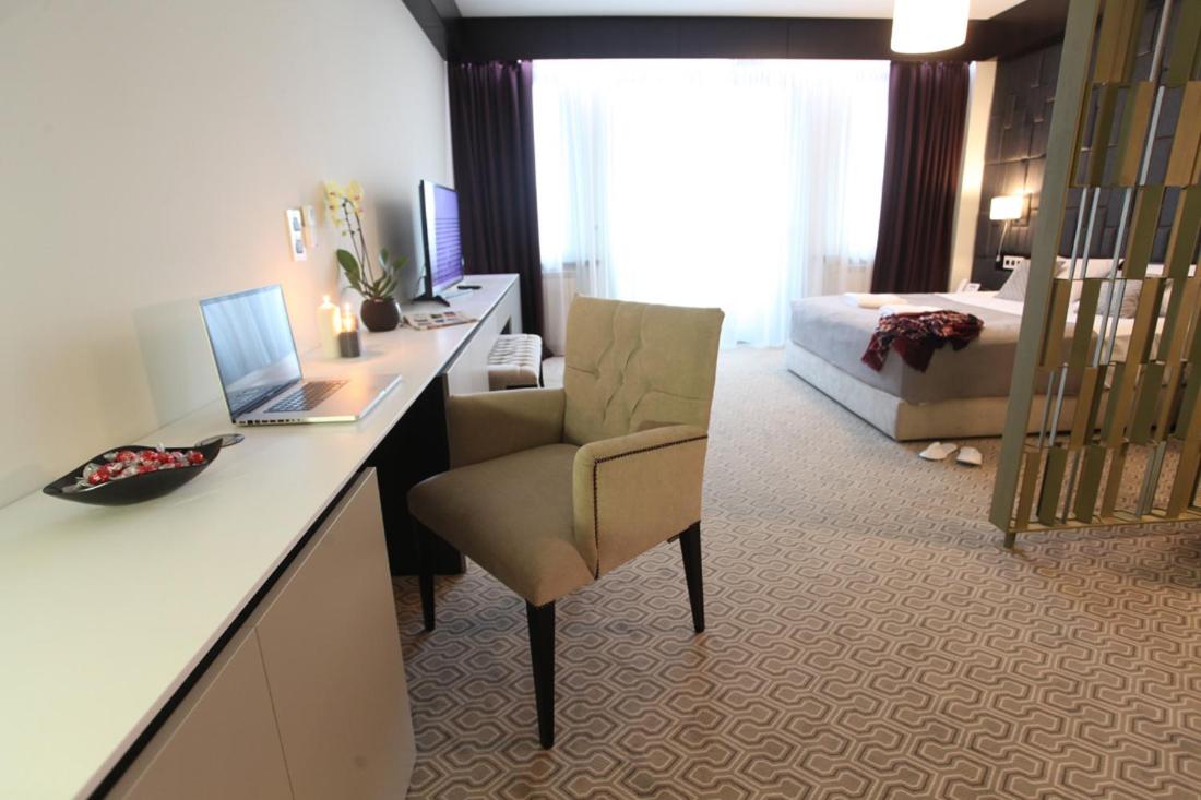 Hotel Orhideea - Housity