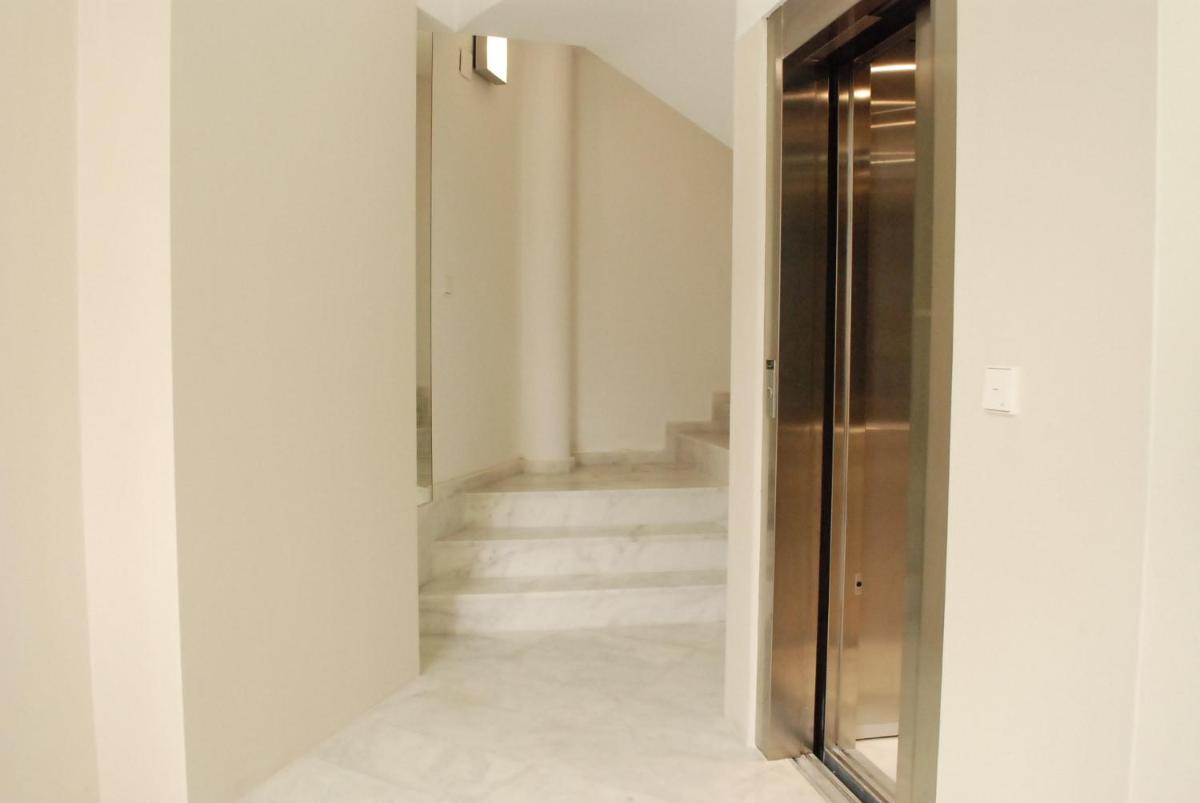 Puerta de Serranos - Housity