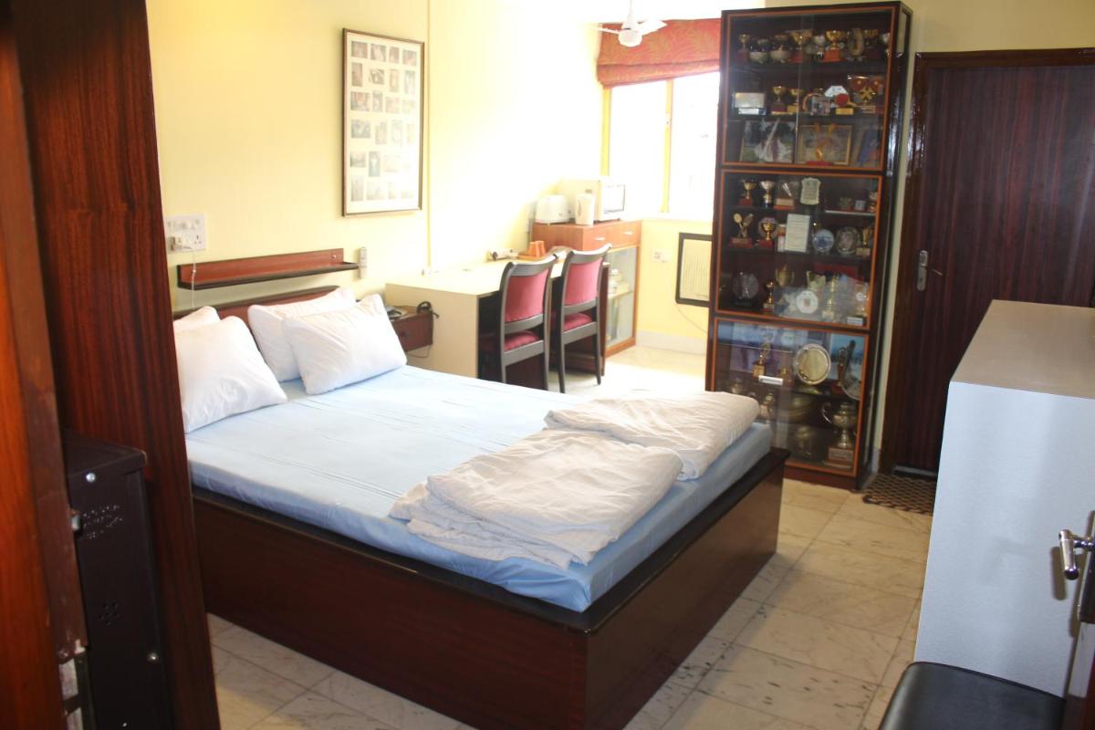 Service Apartments, Park Street, Calcutta - Housity