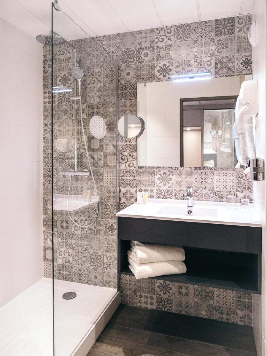 Salle de bains dans l'établissement Alliance Pornic Hôtel Thalasso & Spa