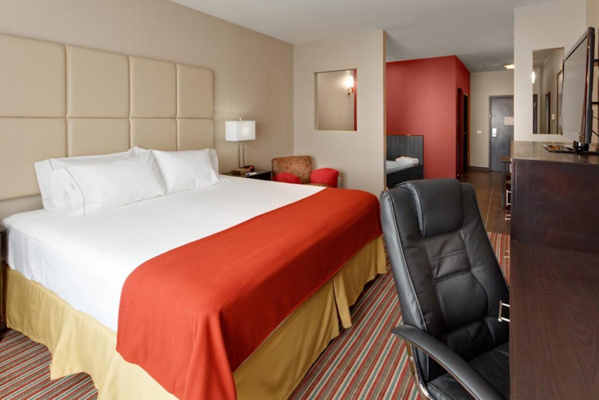 Holiday Inn Express & Suites Northeast, an IHG Hotel - Housity