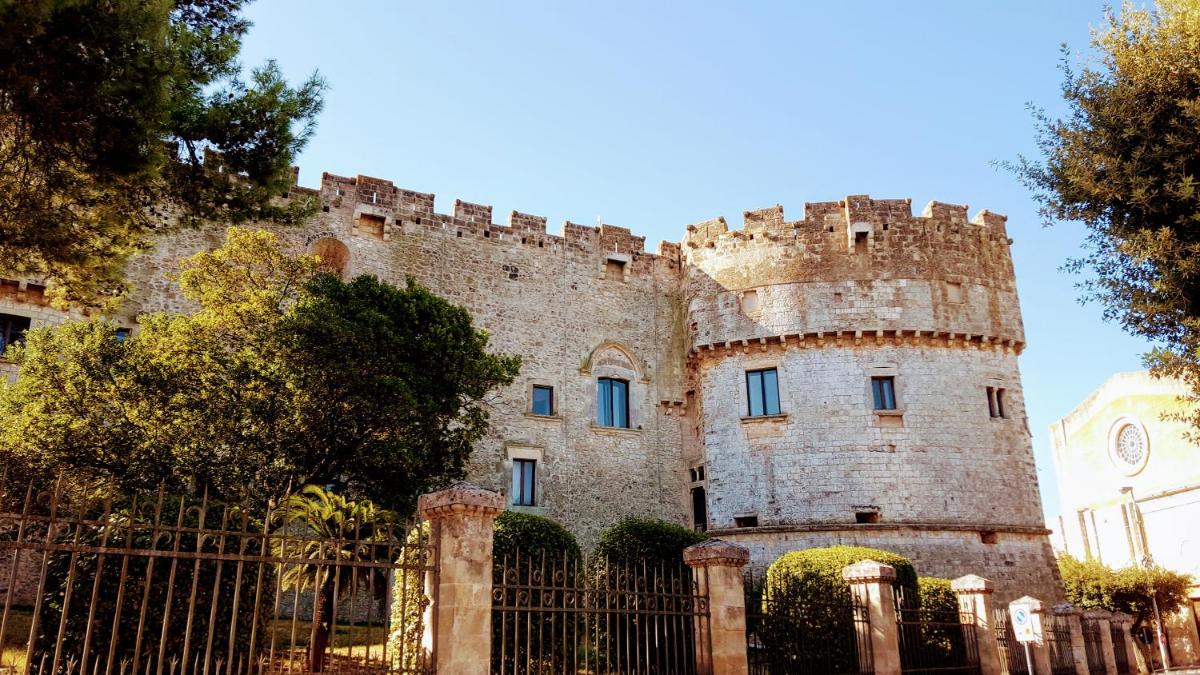 Castle on the Sea - Housity