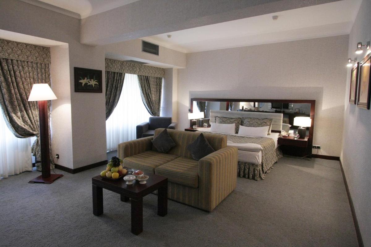 Le Grande Plaza Hotel - Housity