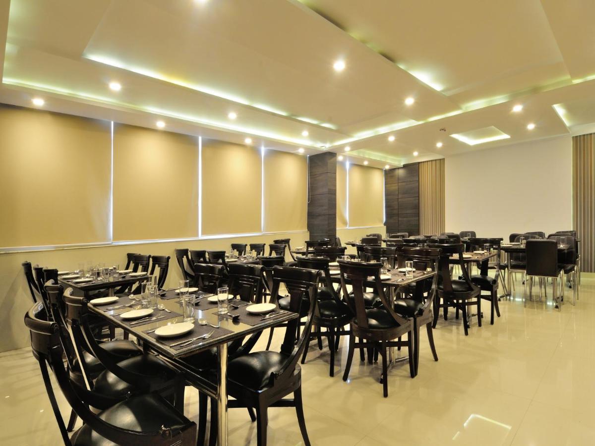 Hotel Sky Rich International - 05 Mins from Karol Bagh Metro Station - Housity