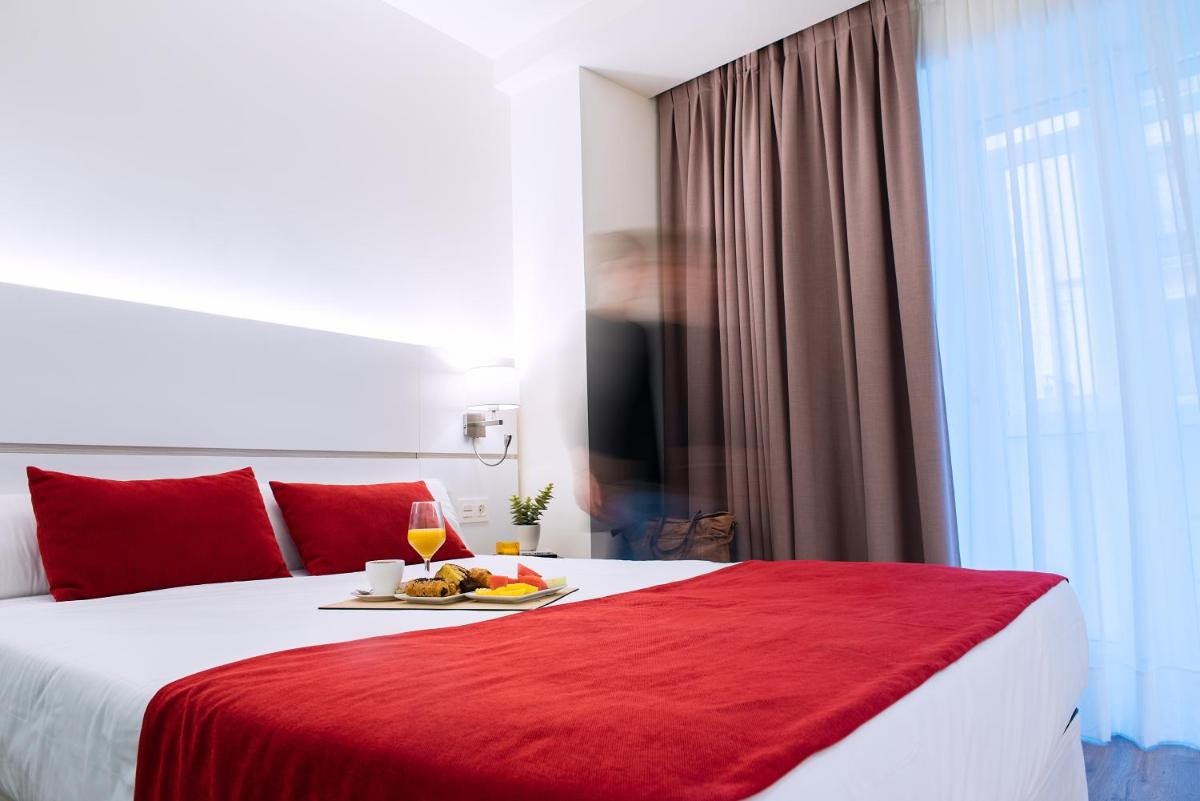 Cama o camas de una habitación en Hotel Pompaelo Plaza del Ayuntamiento & Spa