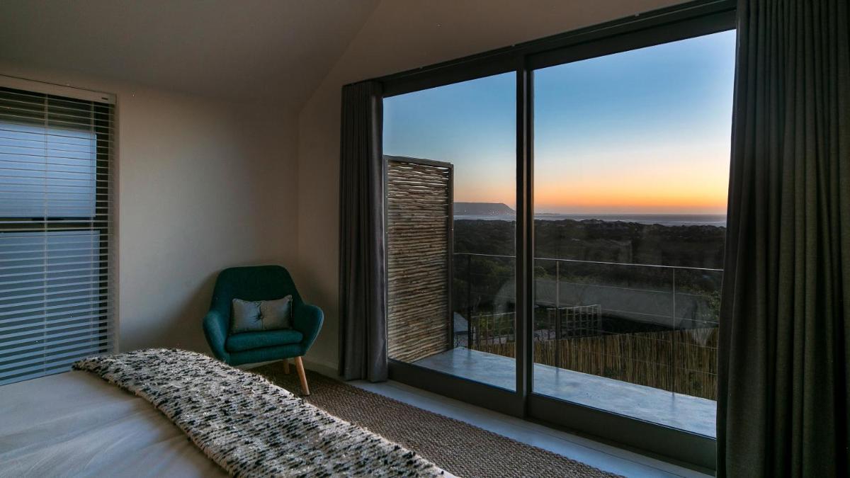 Willow Beach House - with backup power - Housity