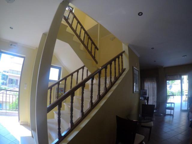 Riviera Hotel - Housity