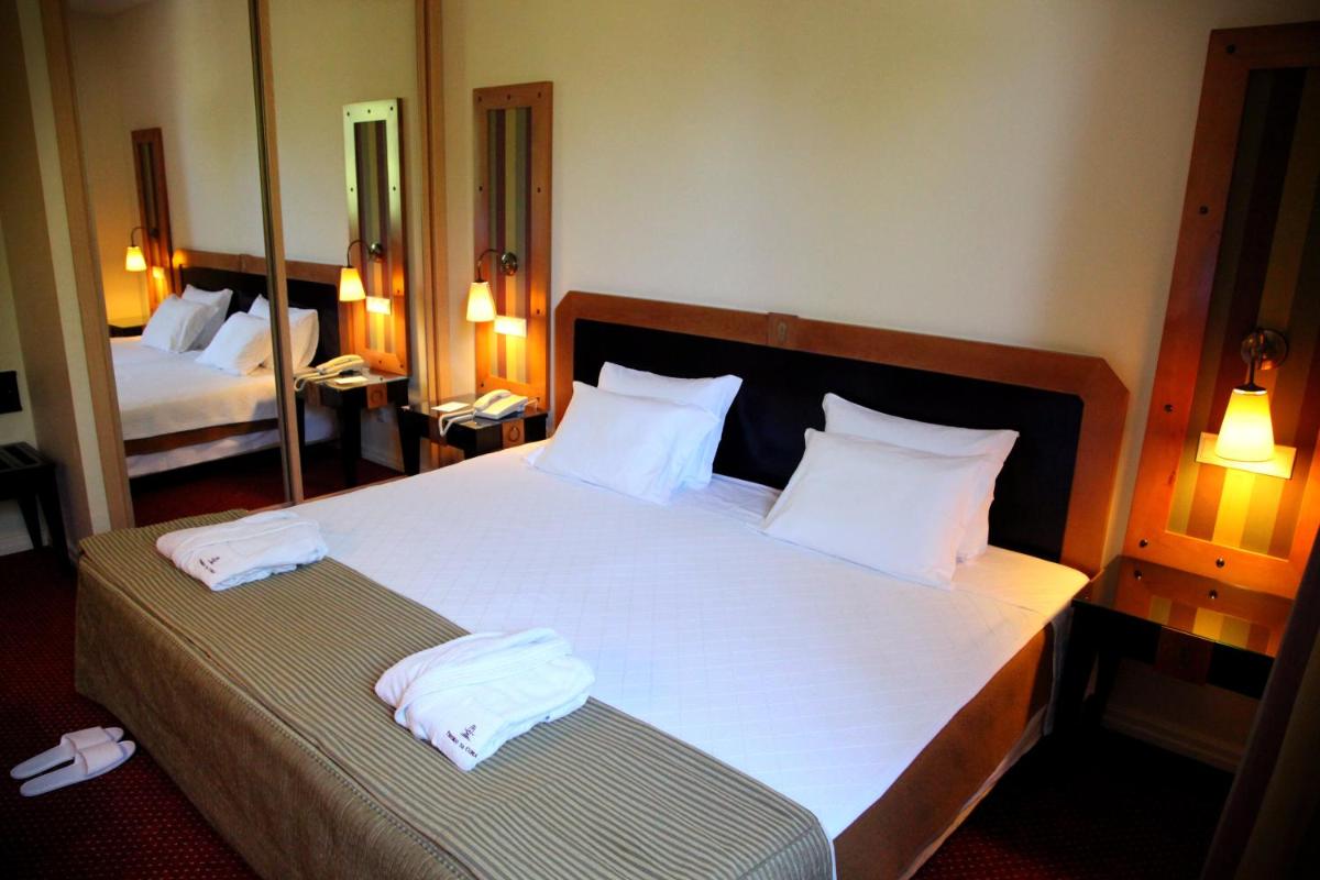 Uma cama ou camas num quarto em Hotel Termas da Curia
