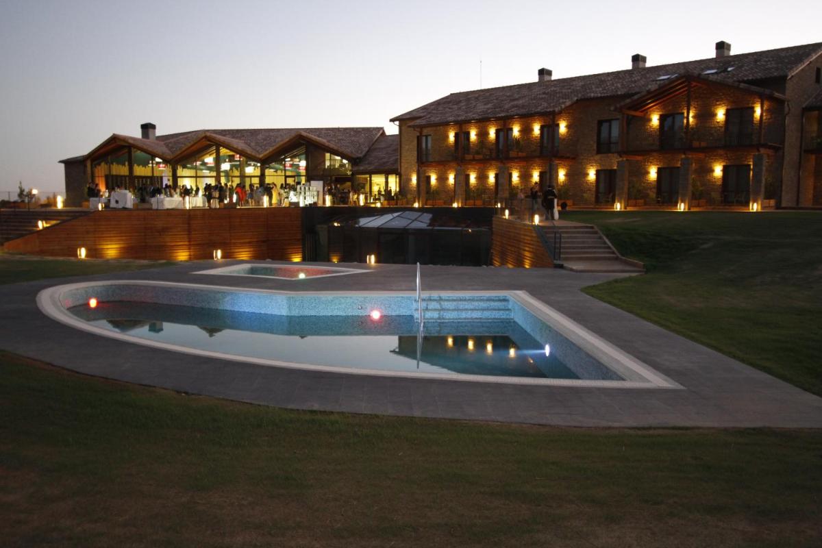 Piscina en o cerca de Hotel Spa Aguas de los Mallos