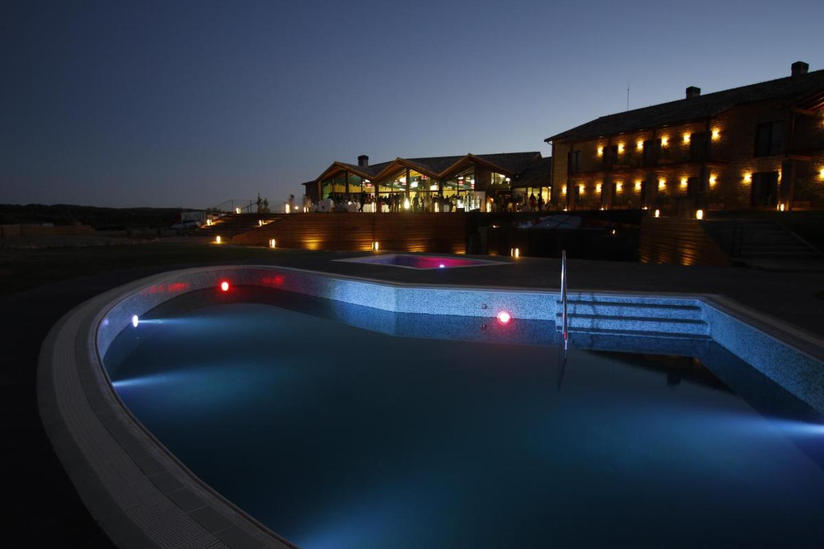 Piscina en o cerca de Hotel Spa Aguas de los Mallos