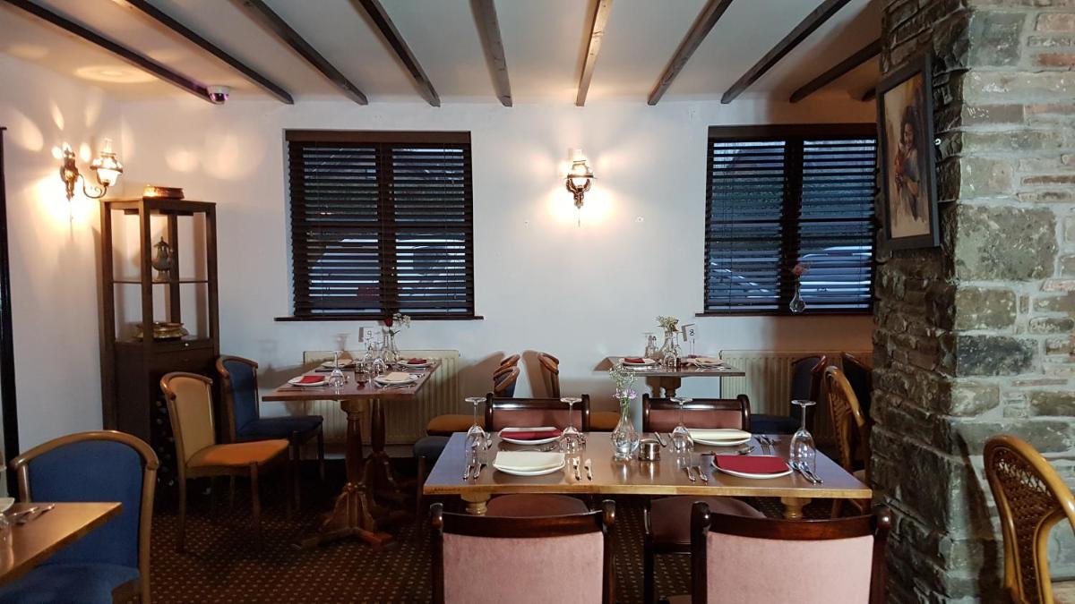 New Gurkha Inn - Housity