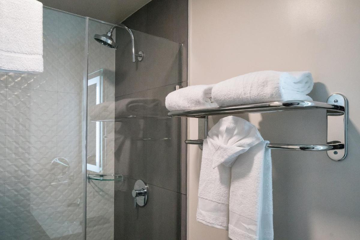 Hotel EPIK - Housity