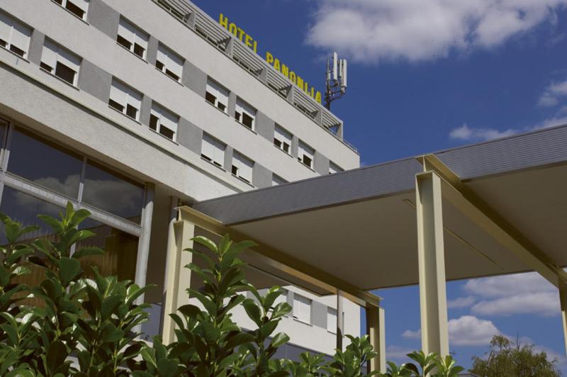 Hotel Panonija - Housity