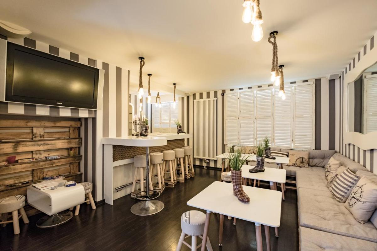 Retro Design Hotel - Housity