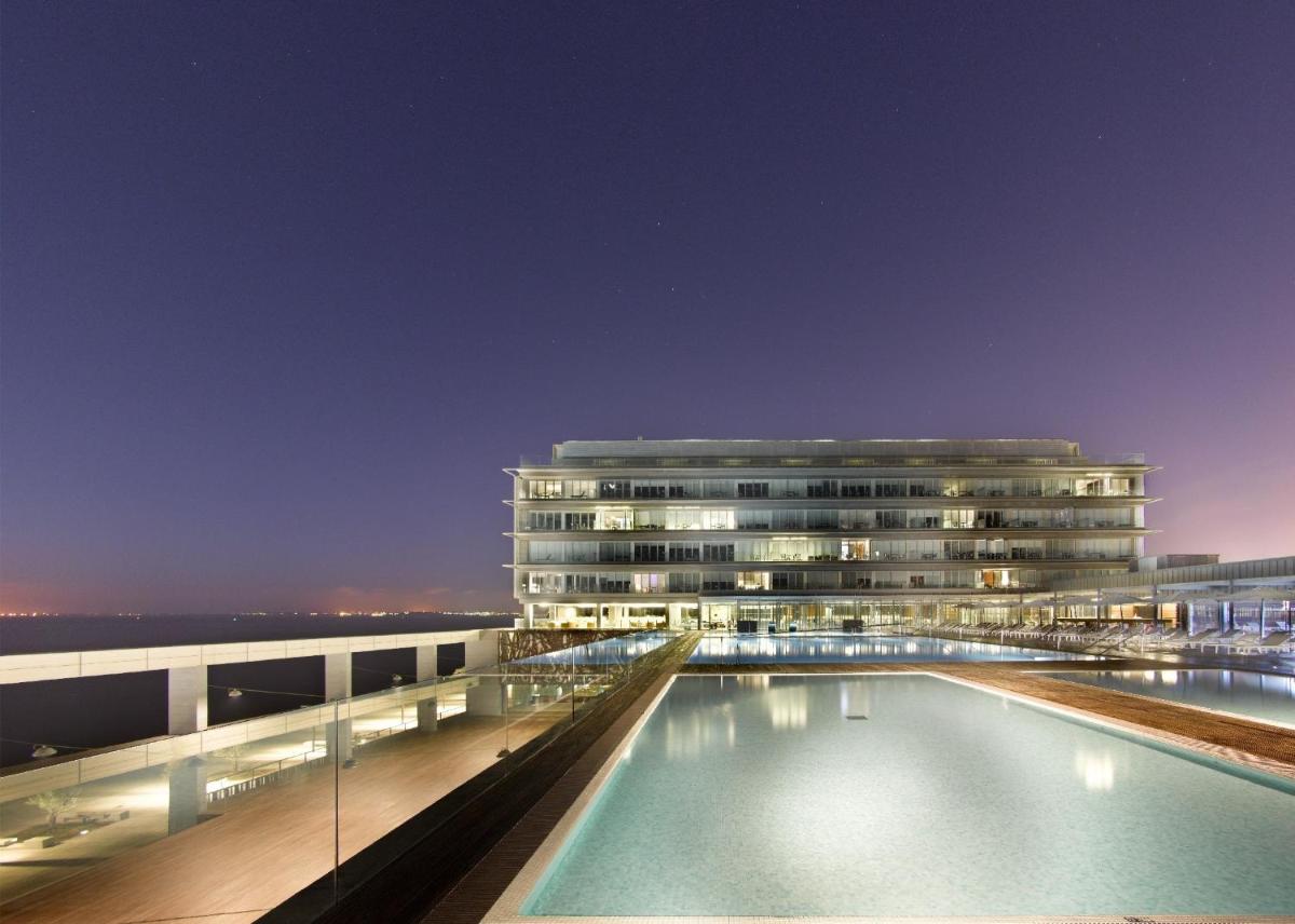 Piscina en o cerca de Parador de Cádiz