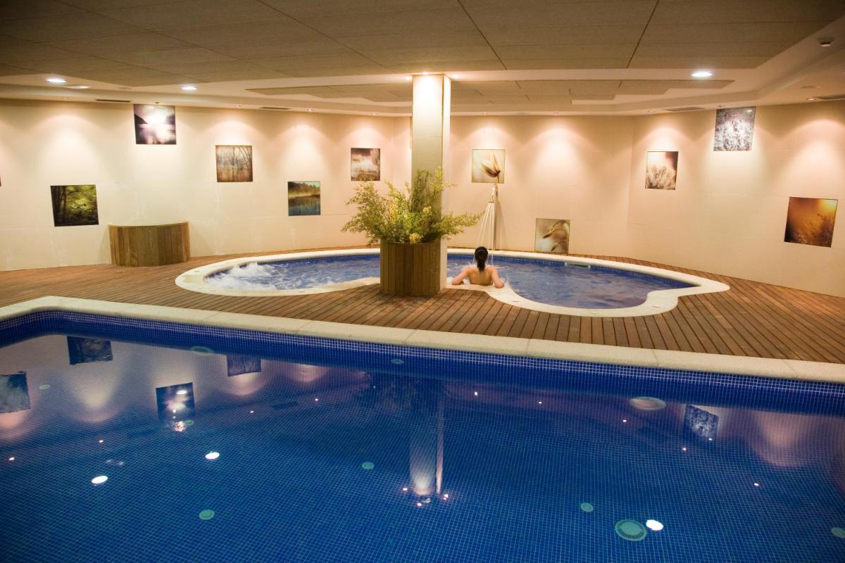 Piscina en o cerca de Silken Ciudad Gijón