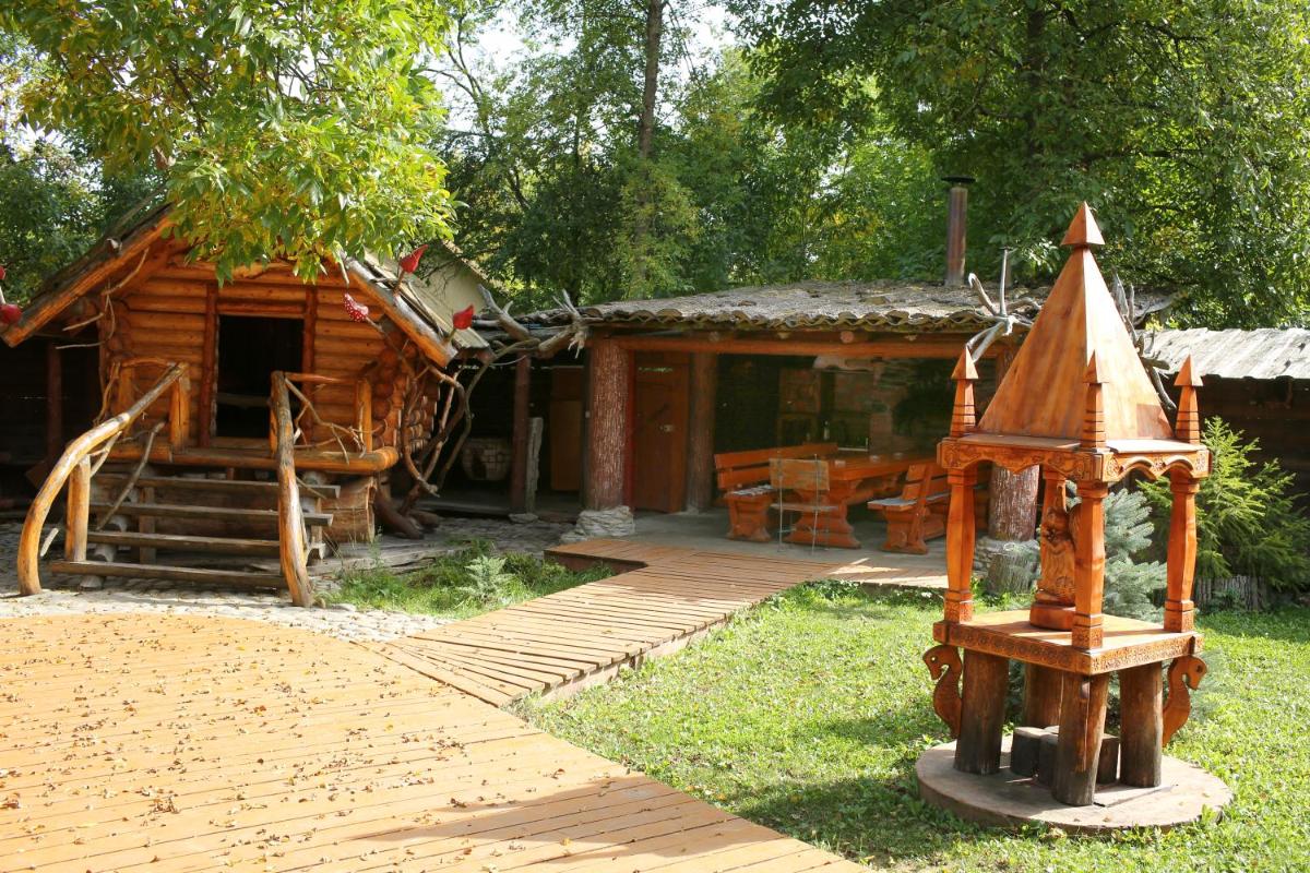 Vedmezha Berloga - Housity