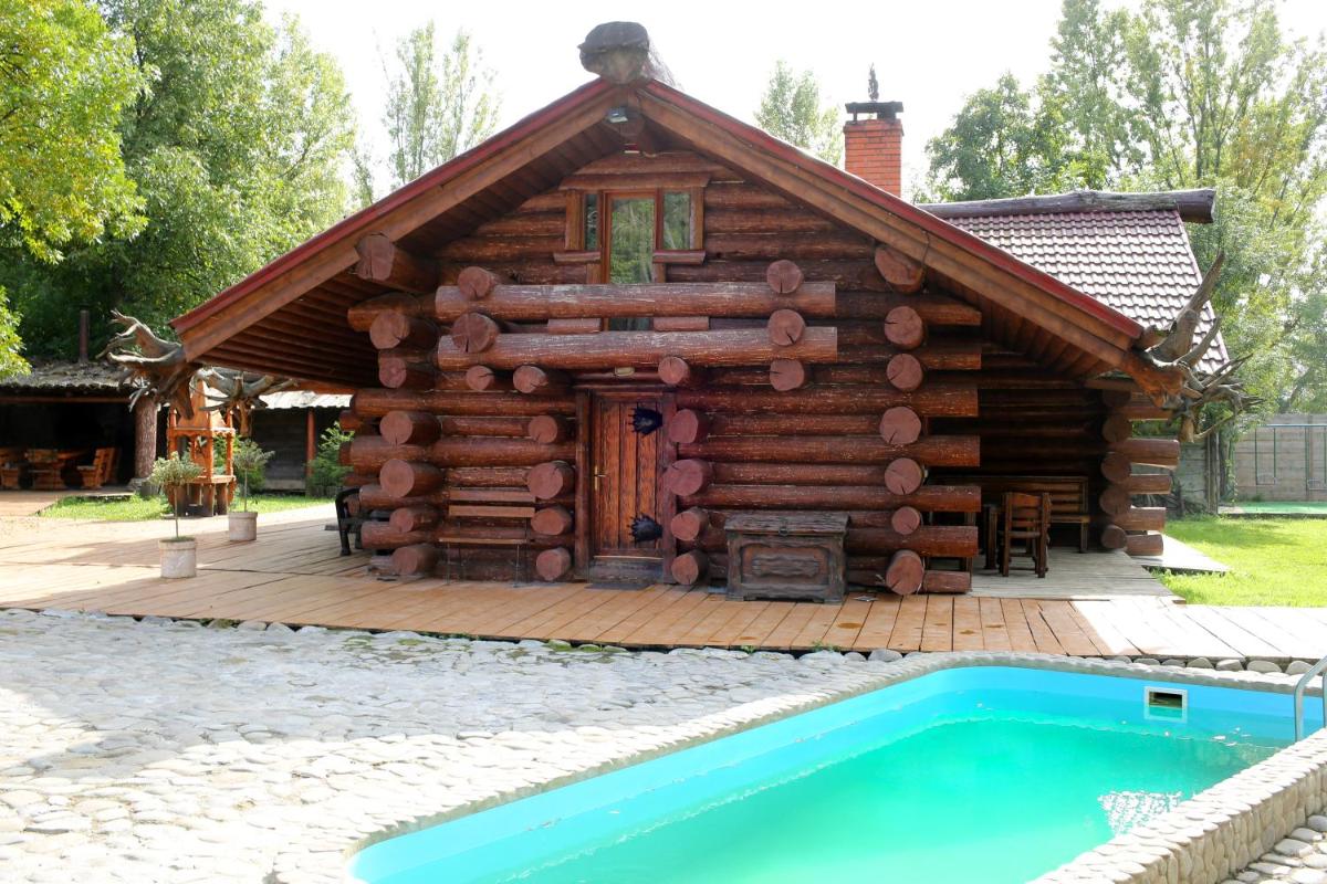 Vedmezha Berloga - Housity
