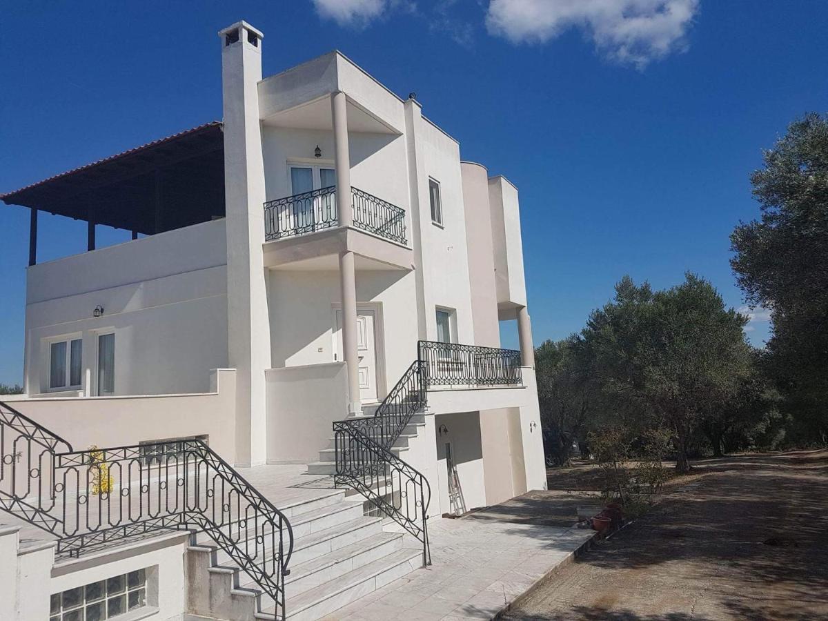 Villa with fantastic view - Housity