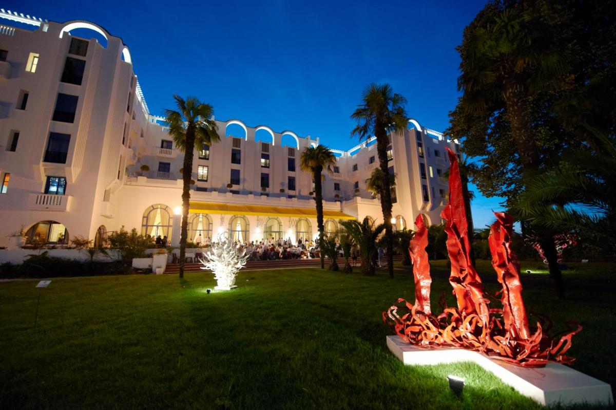 Jardin de l'établissement Hotel & Spa Vacances Bleues Le Splendid