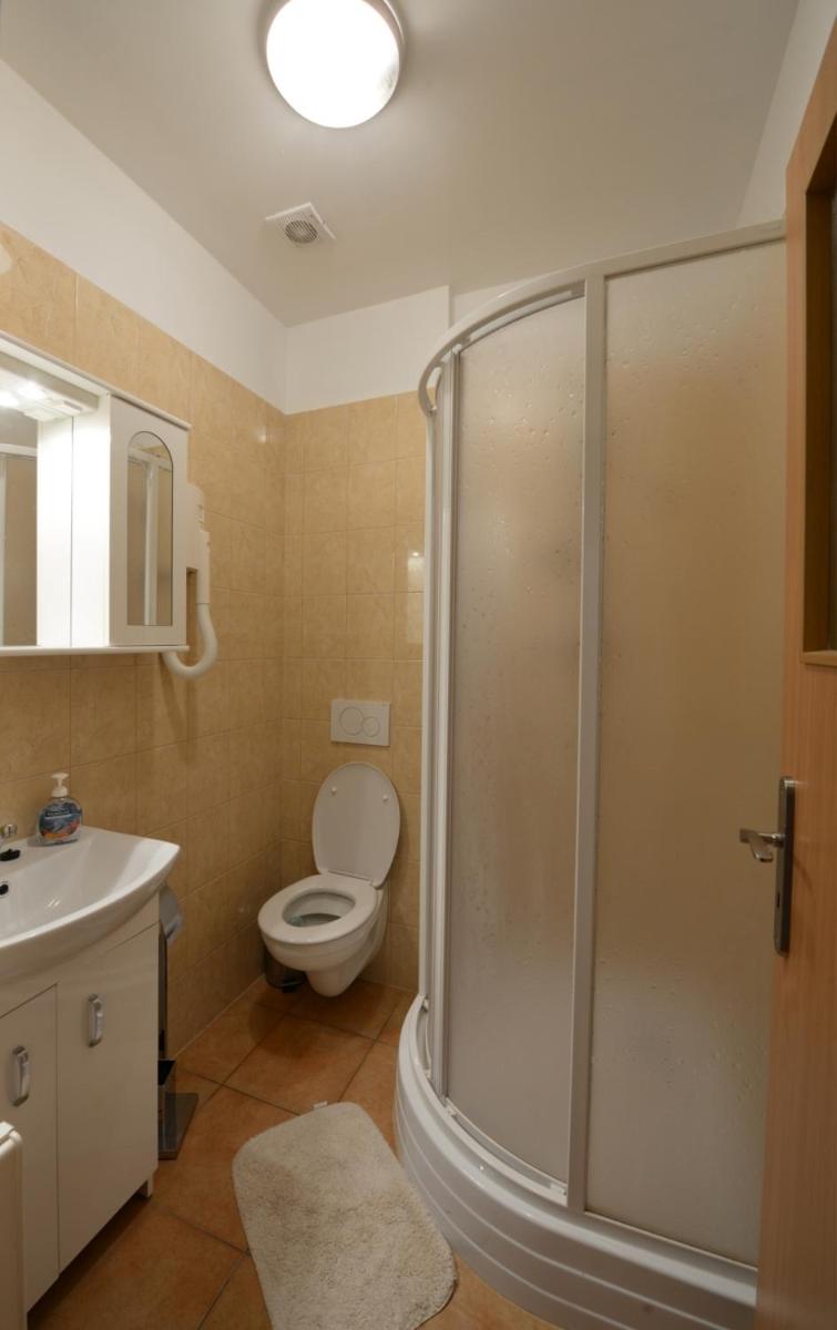 Školící středisko ABENA s ubytováním - Housity