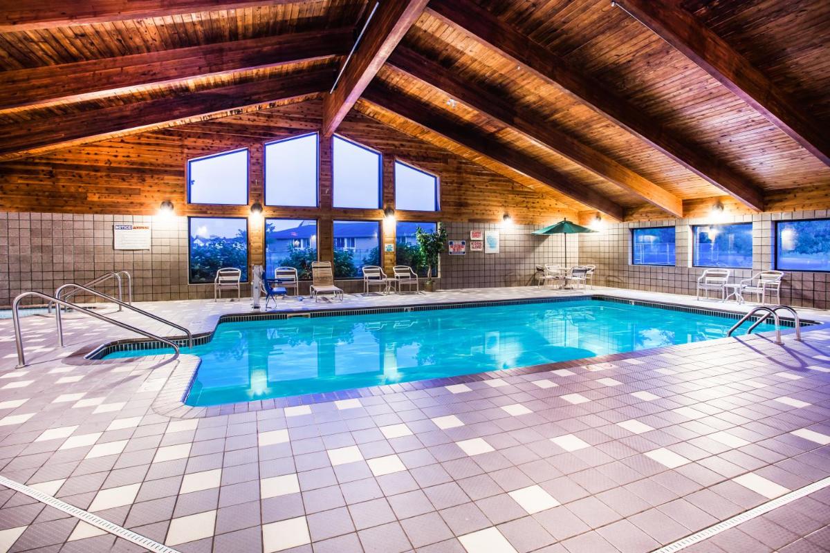 AmericInn by Wyndham Menomonie - Housity