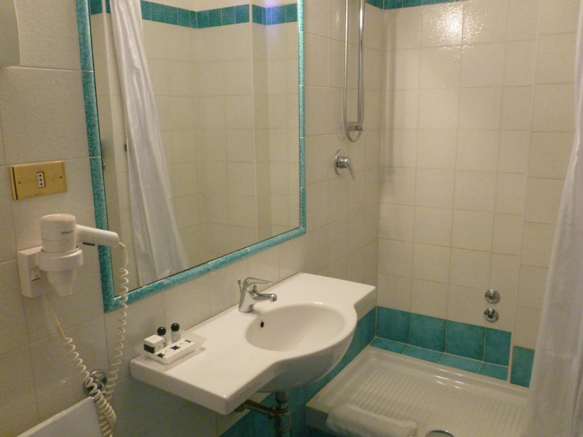 Hotel Plaza - Housity