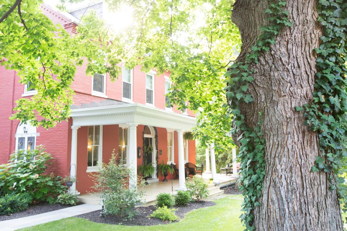 The Hollinger House - Housity