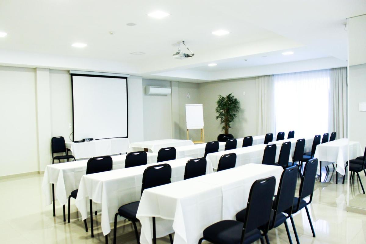Blue Hill Hotel - Housity