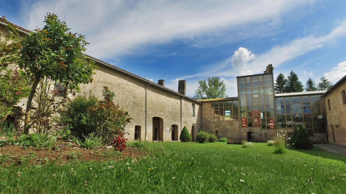 VVF Château sur la Vienne Lac de Vassivière - Housity