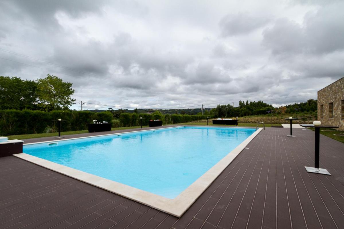 A piscina em ou perto de Hotel Vila D'Óbidos