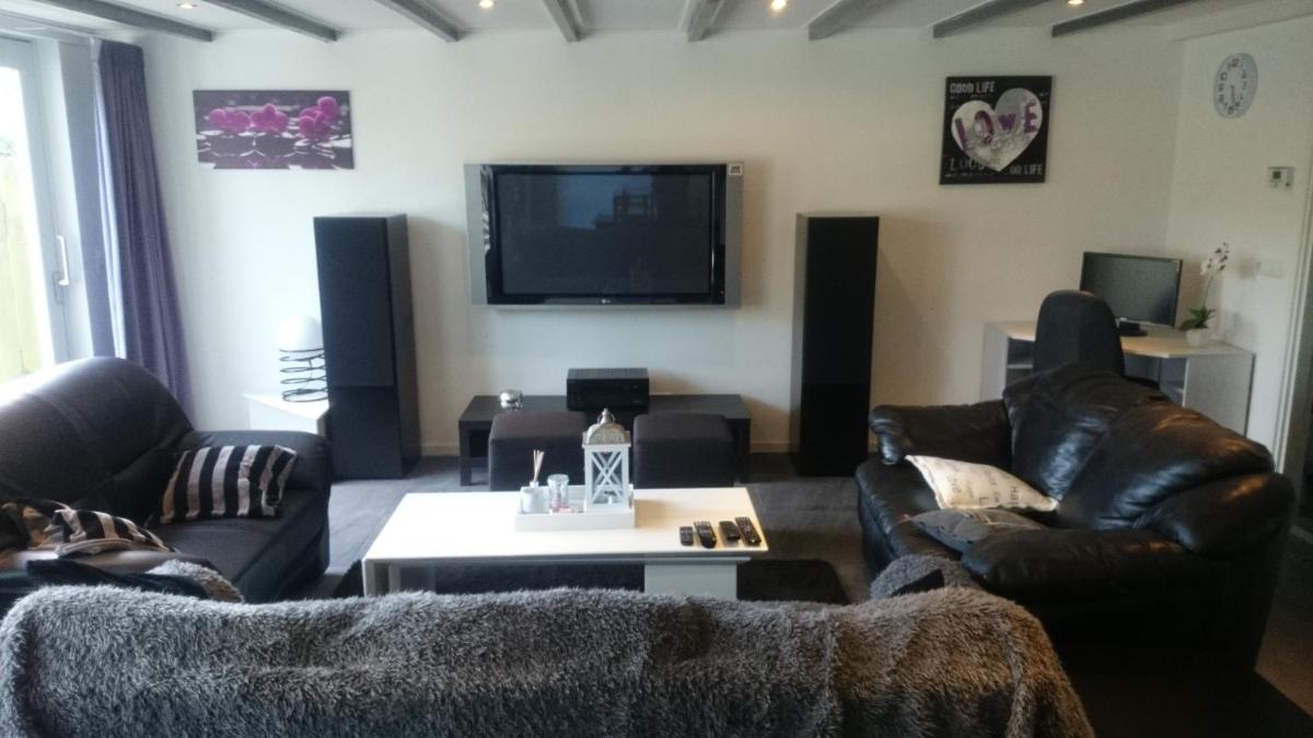 Bed & Kitchen Den Oever - Housity