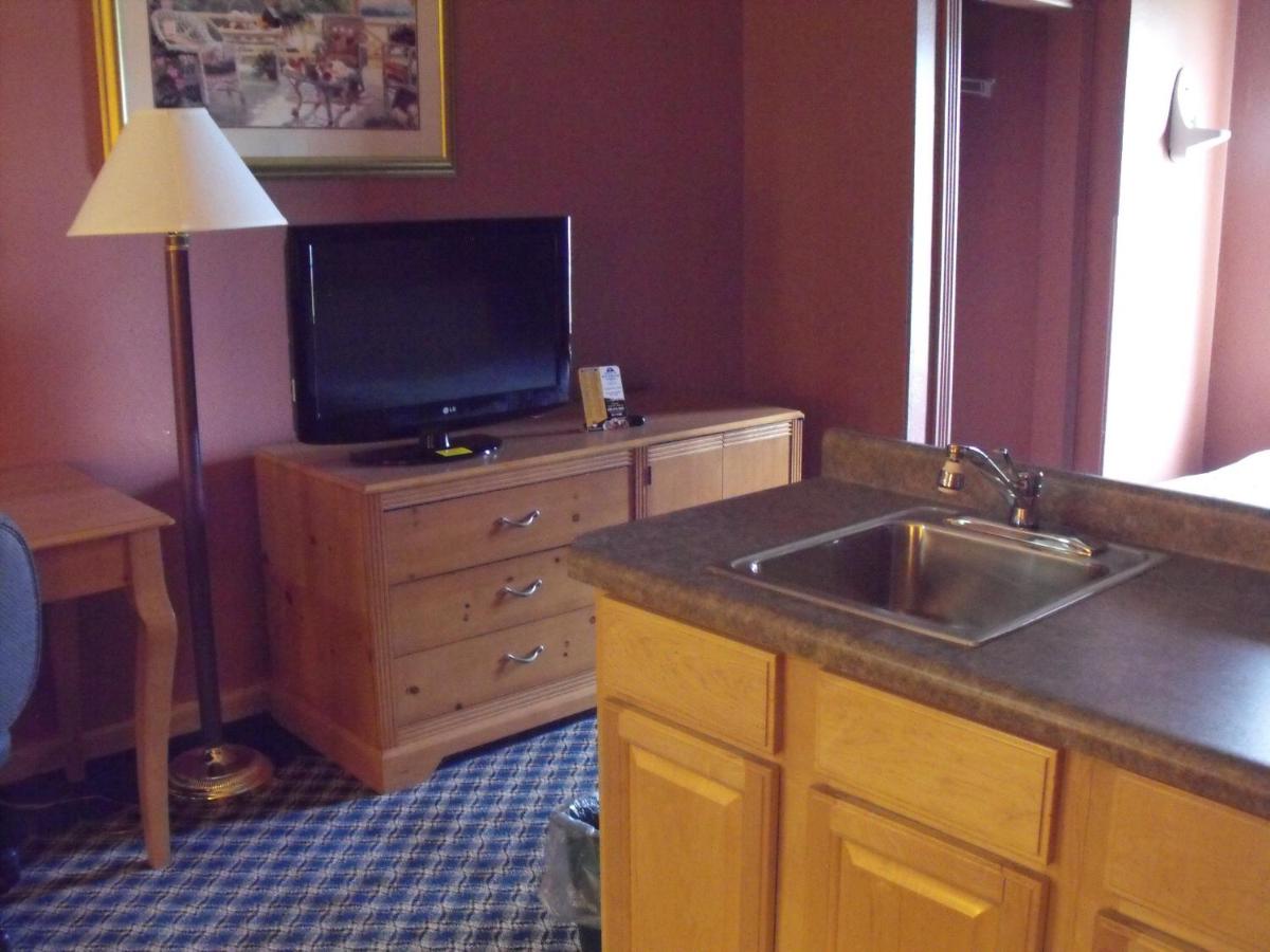 Americas Best Value Inn Three Rivers - Housity