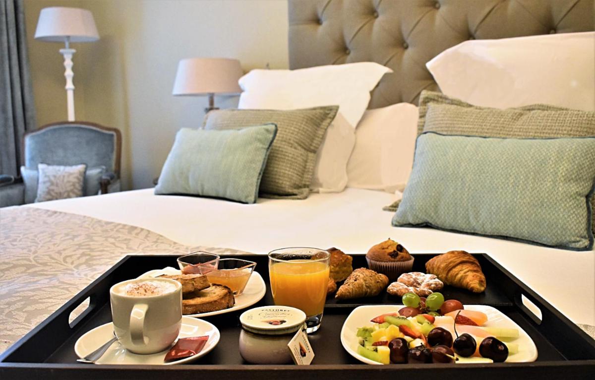 Comida en o cerca de este hotel