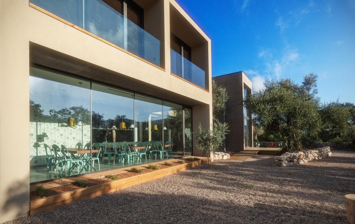 Um jardim no exterior de Cooking and Nature - Emotional Hotel