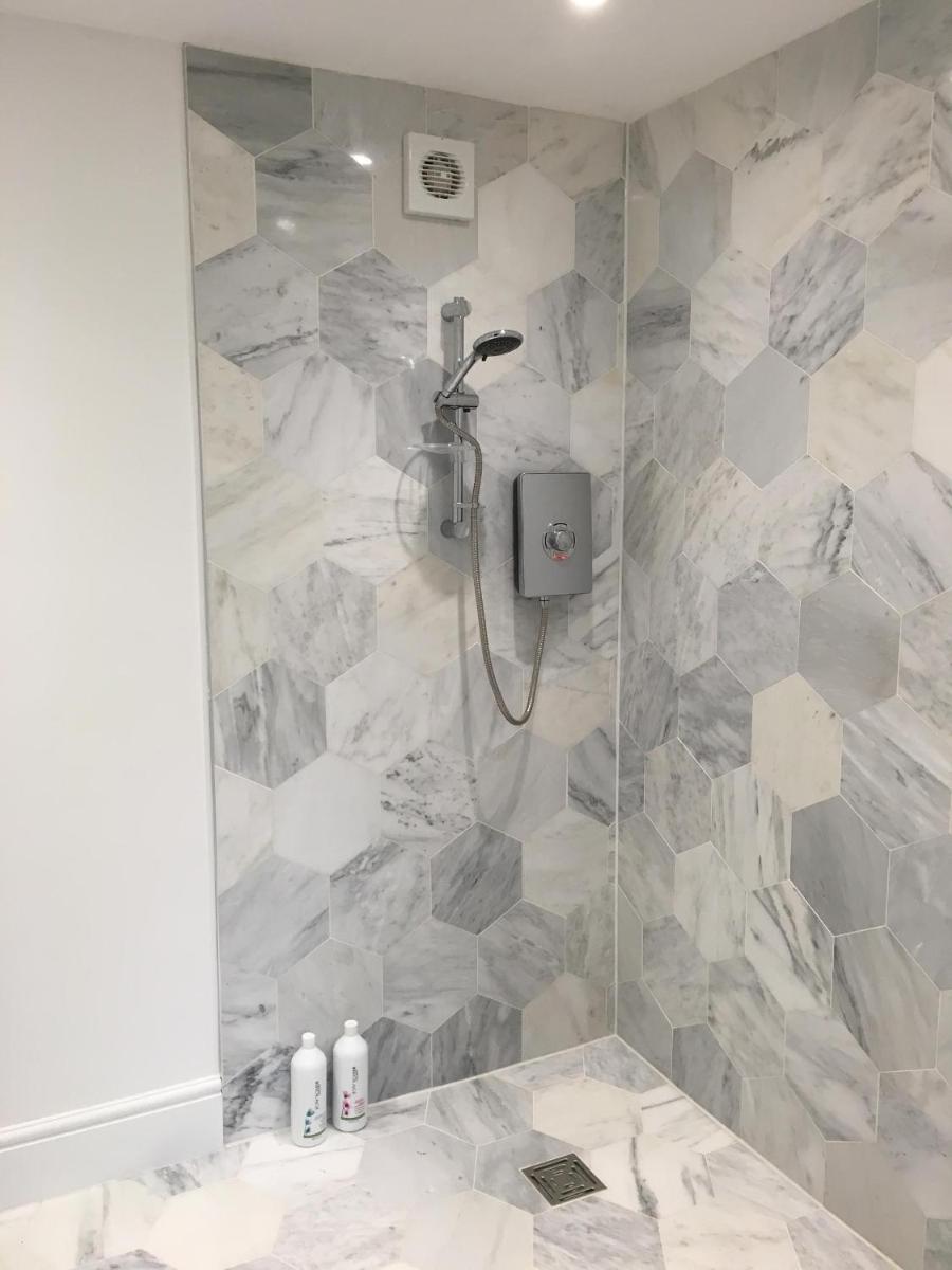 Oak-Island Hall - Housity